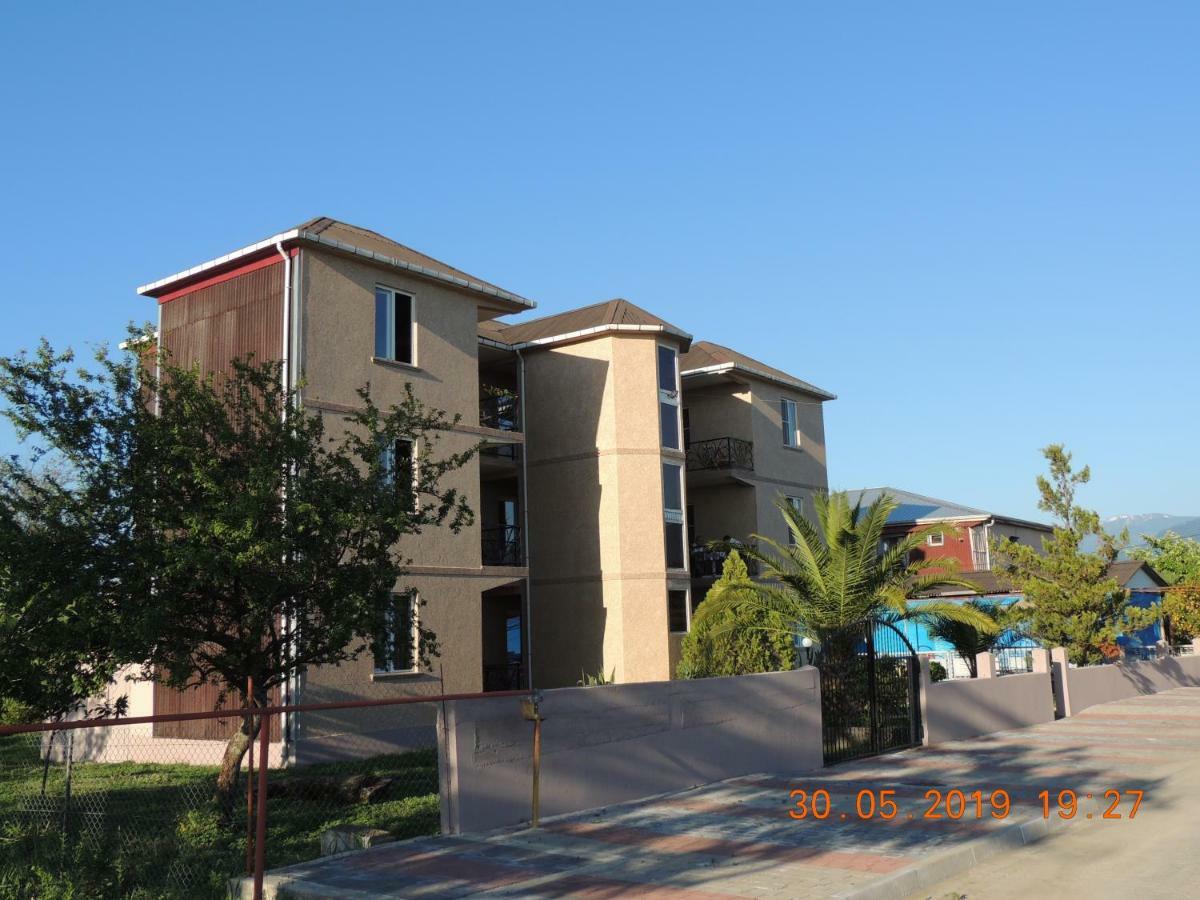 Nika Inn 科布列季 外观 照片